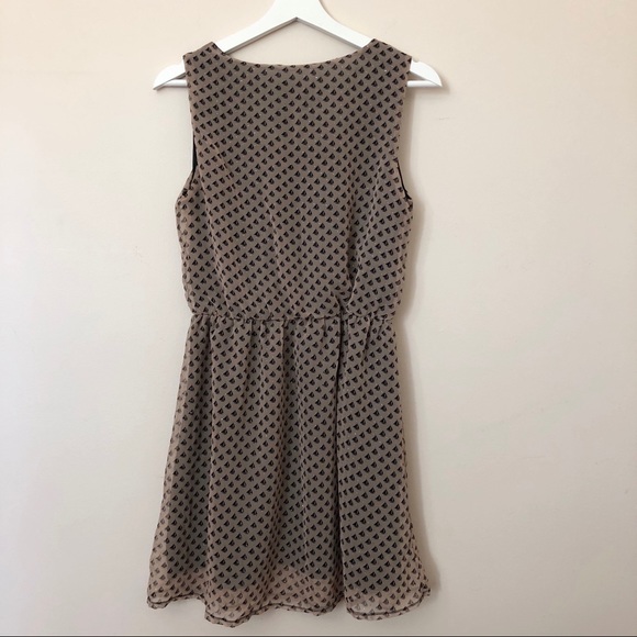 ❌ Flowy Tan Dress w/ Sail Boats Print - Picture 3 of 8